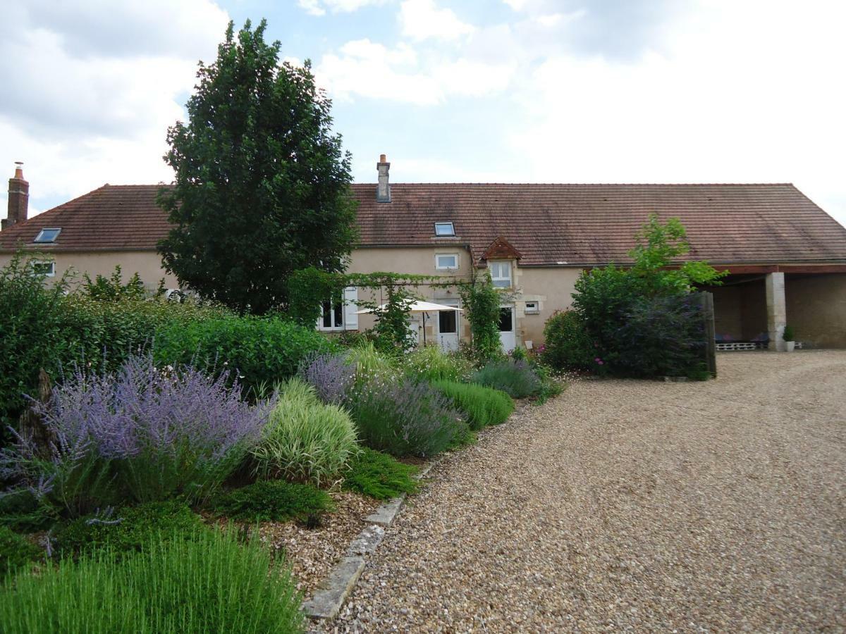 La Maison Du Puits Entrains-sur-Nohain Exterior photo